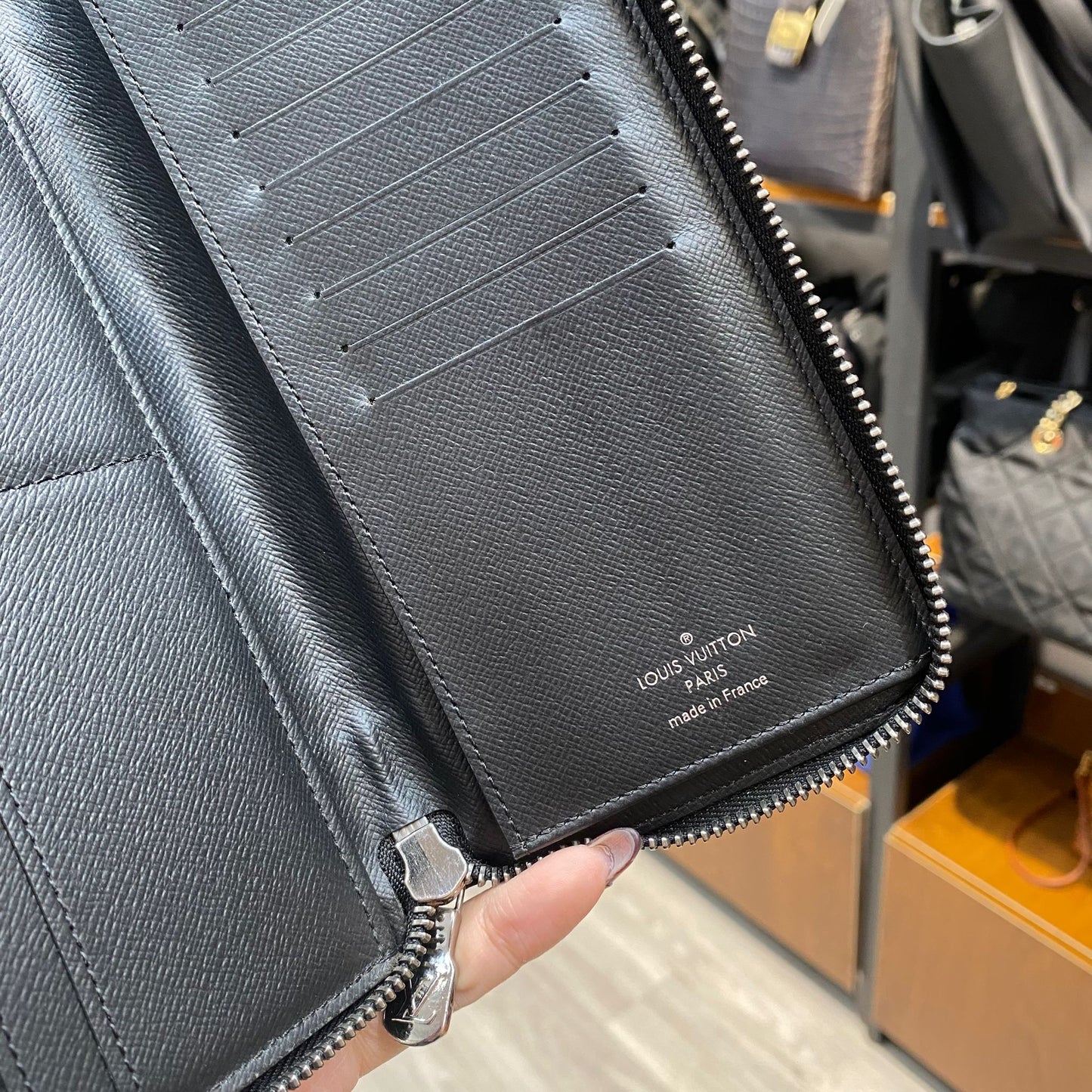 LV 黑花長銀包 有盒