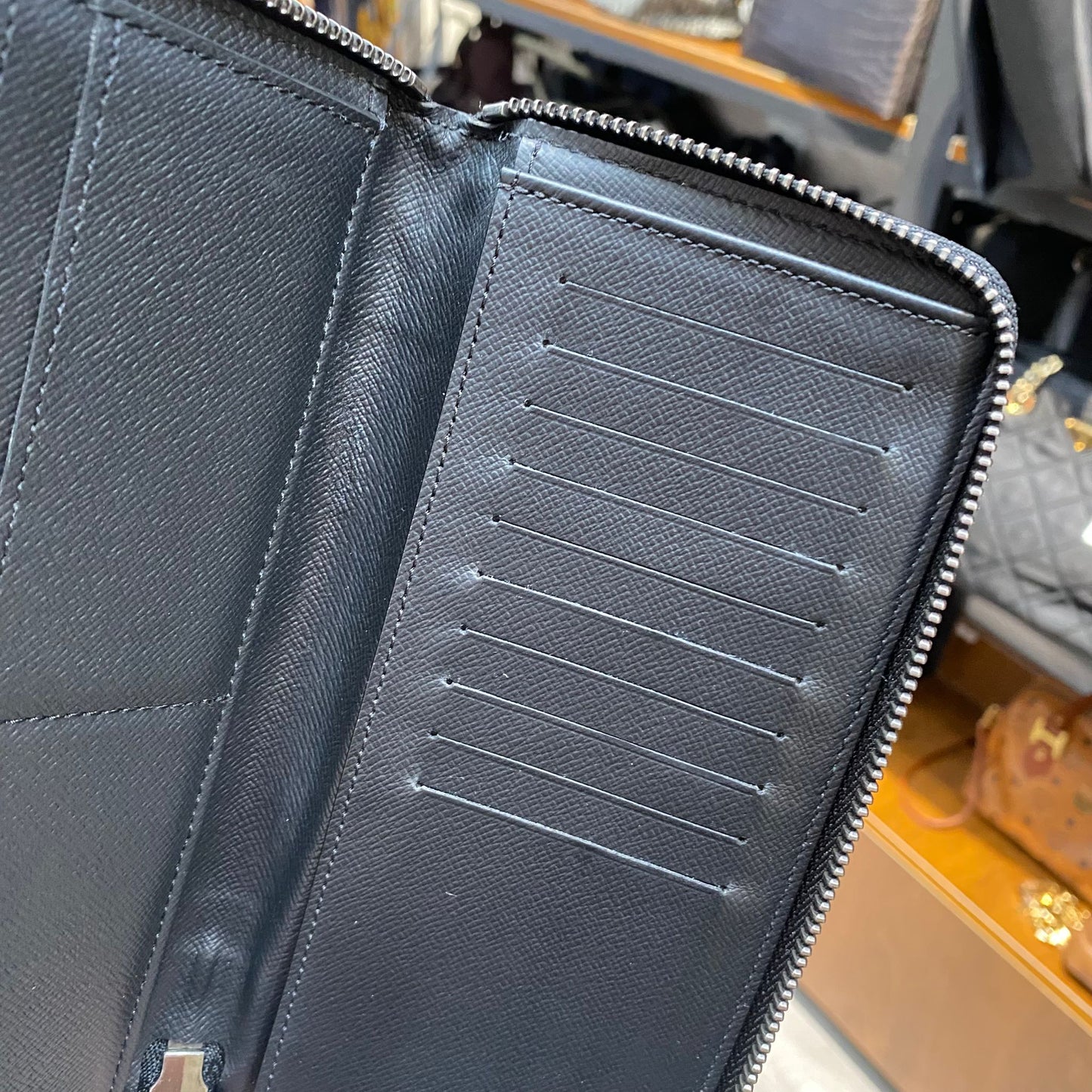 LV 黑花長銀包 有盒