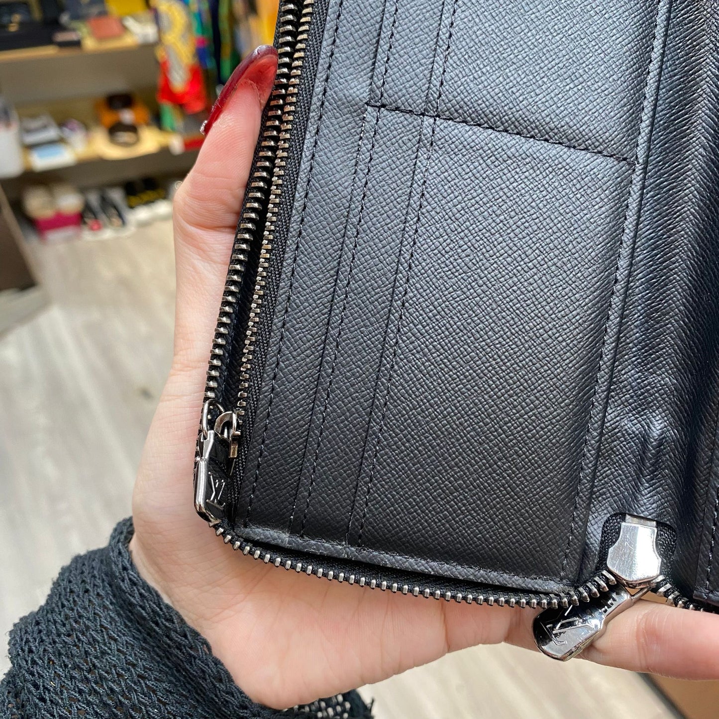 LV 黑花長銀包 有盒