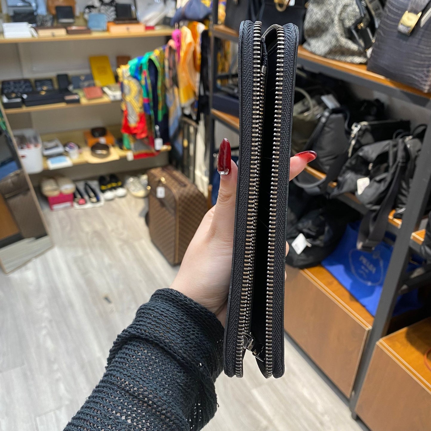 LV 黑花長銀包 有盒