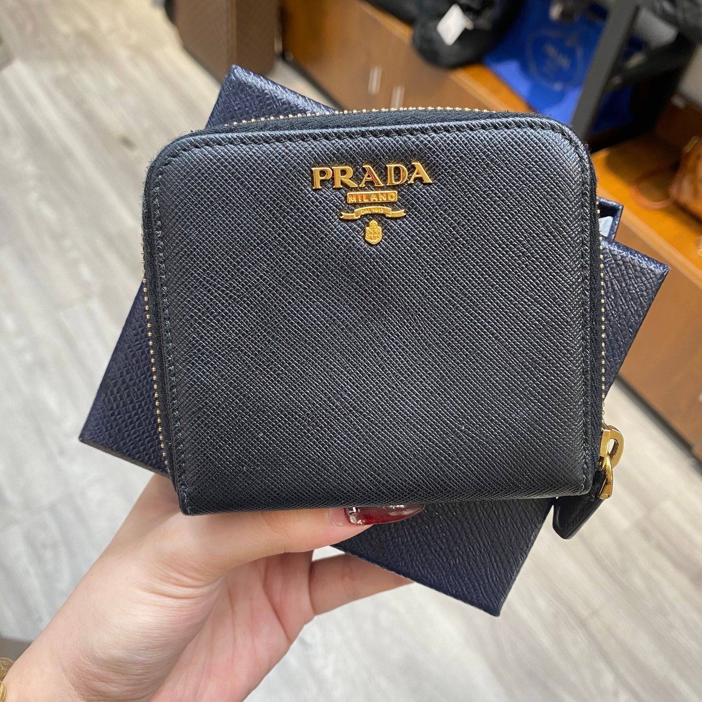 PRADA短銀包 有盒