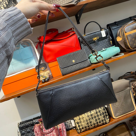 Ferragamo腋下包
