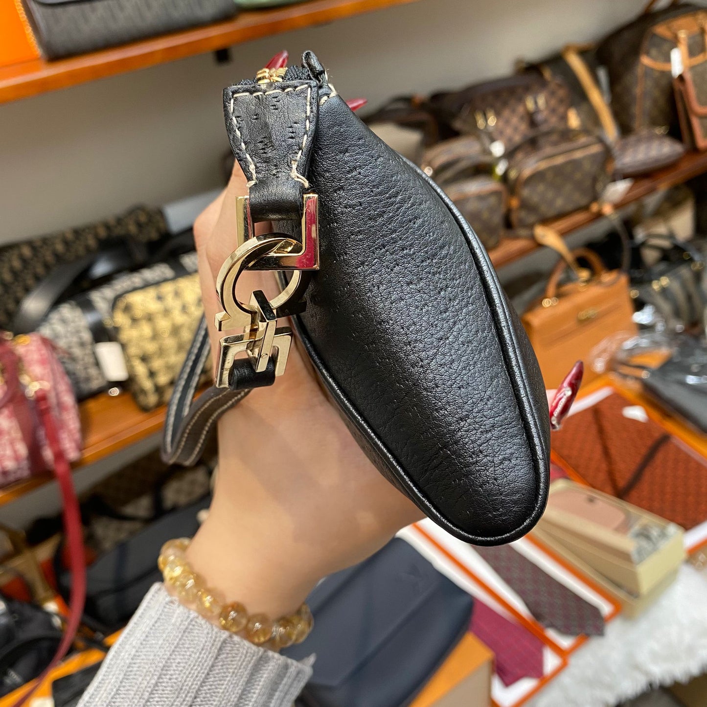 Ferragamo腋下包