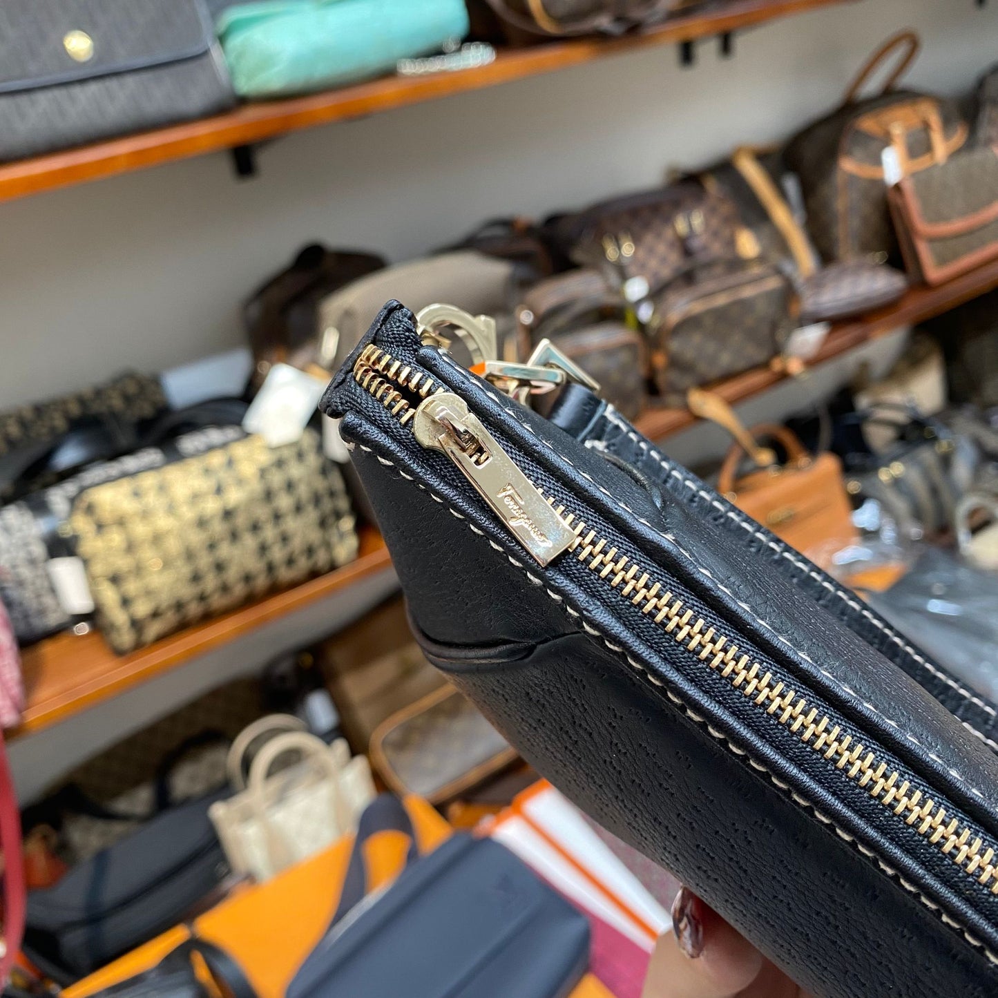 Ferragamo腋下包