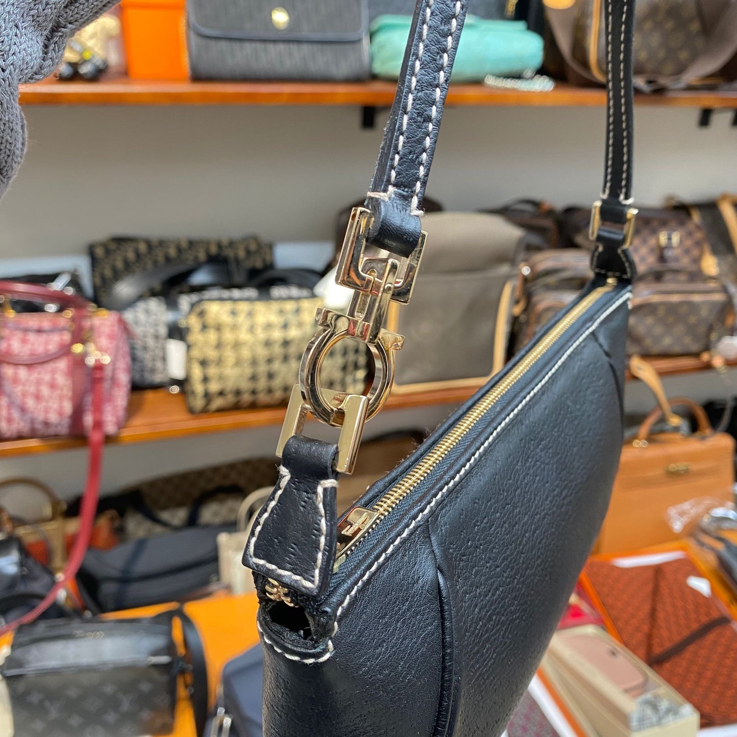 Ferragamo腋下包