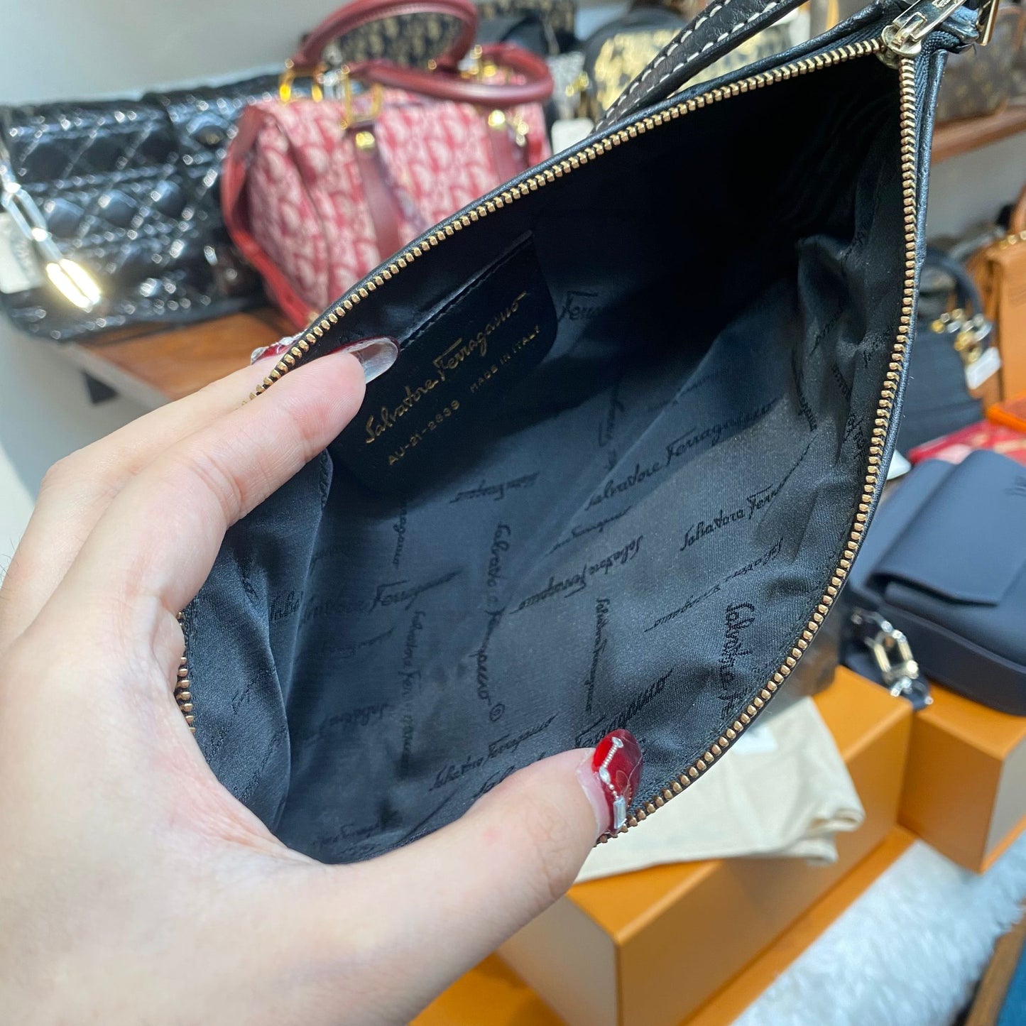Ferragamo腋下包