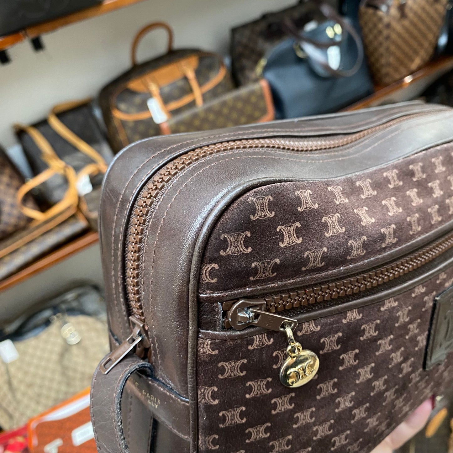 Celine 絨面斜孭袋