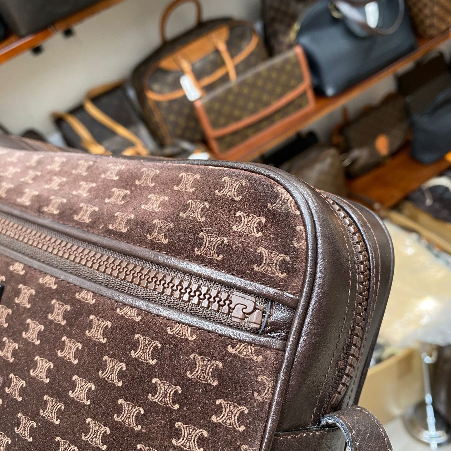 Celine 絨面斜孭袋