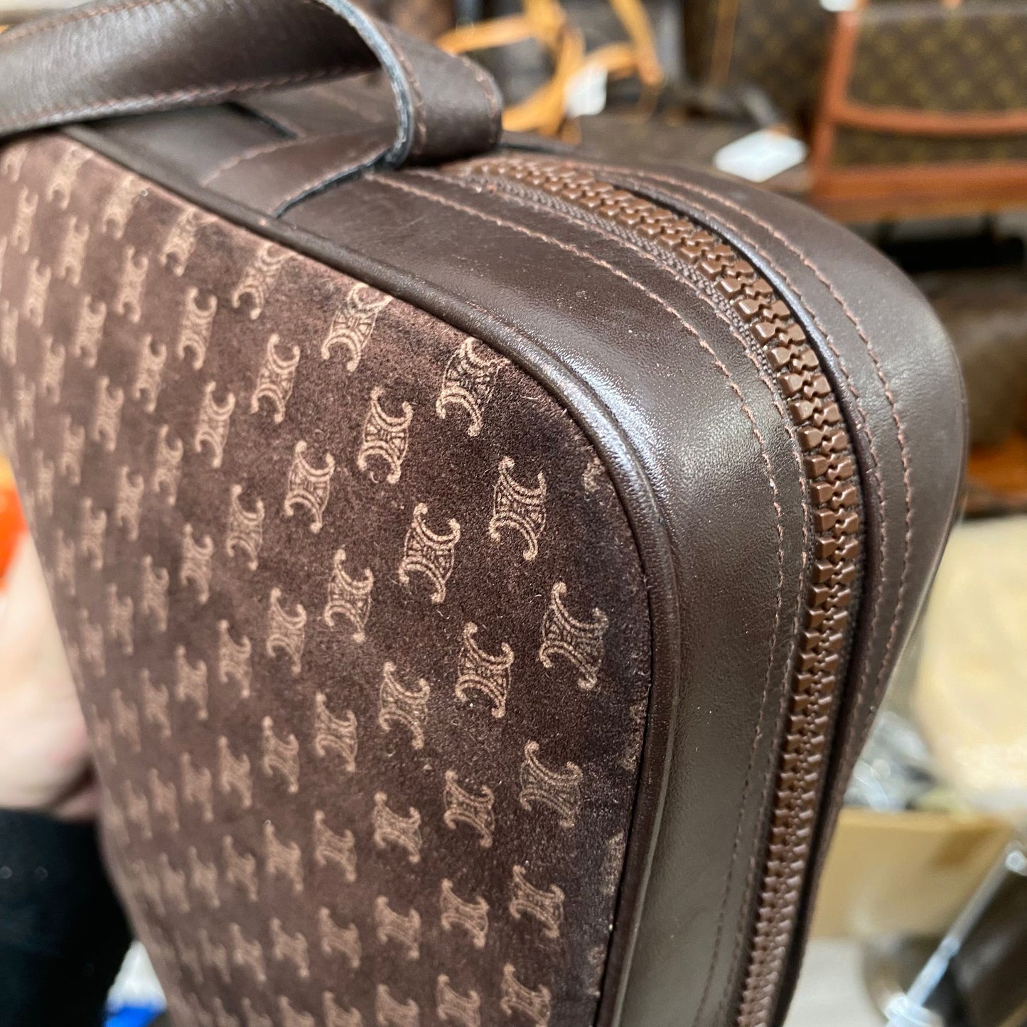 Celine 絨面斜孭袋
