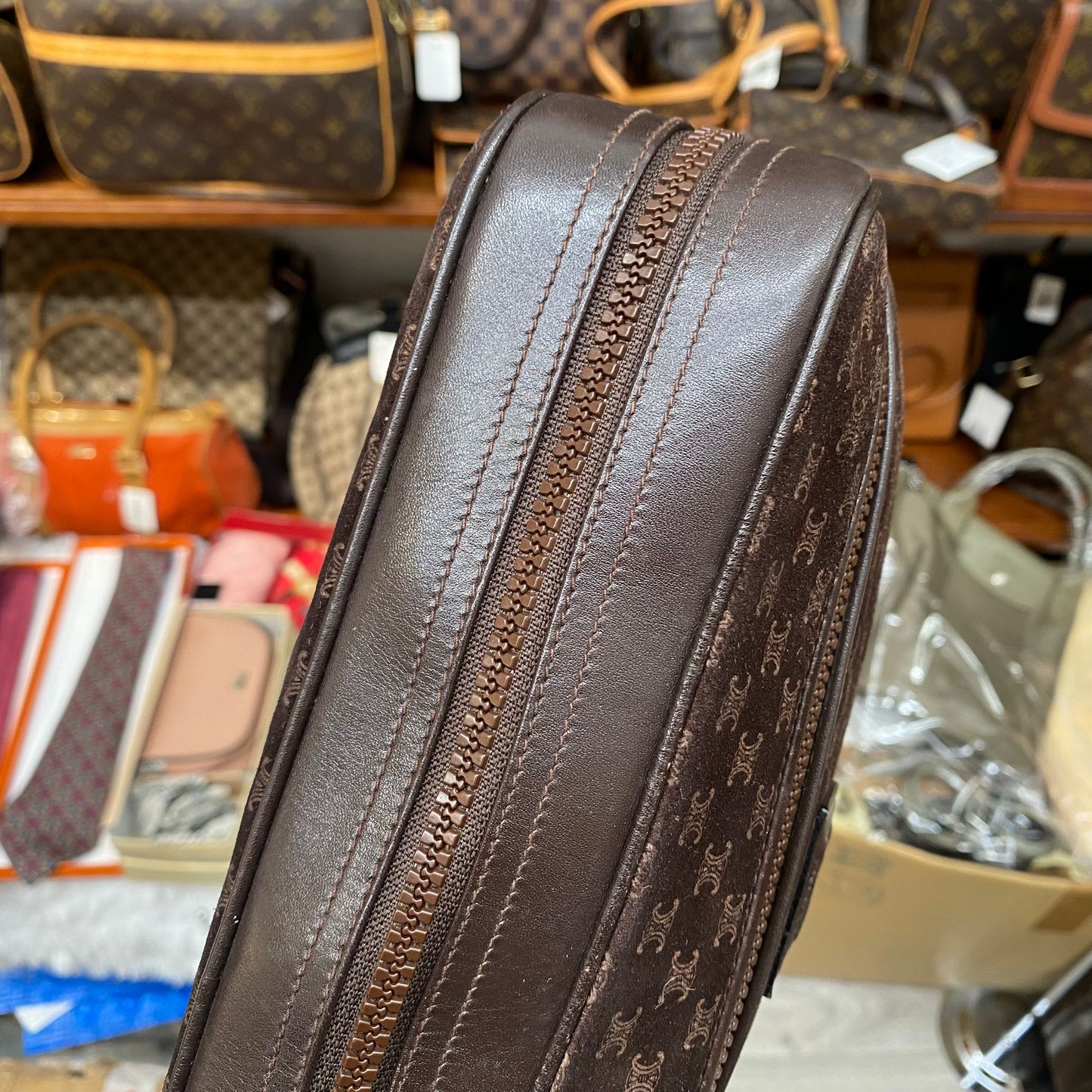 Celine 絨面斜孭袋