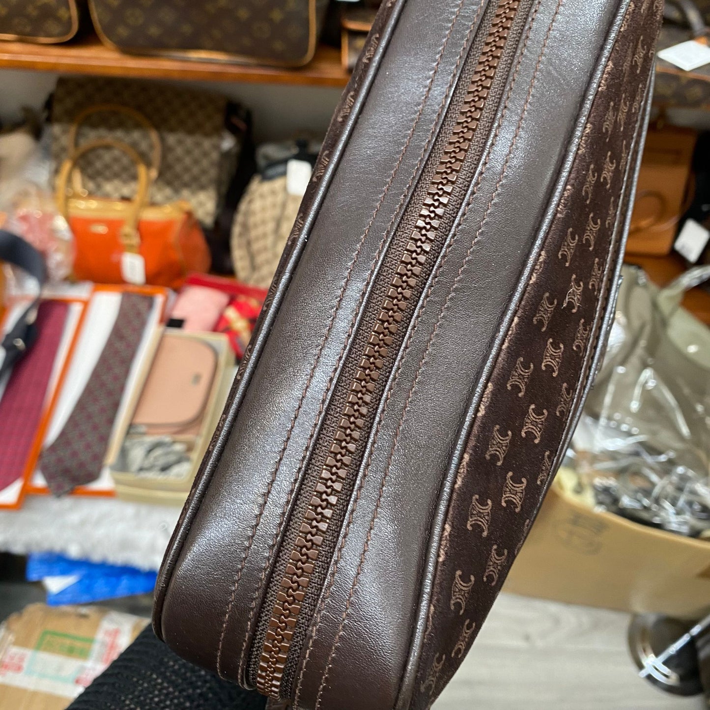 Celine 絨面斜孭袋