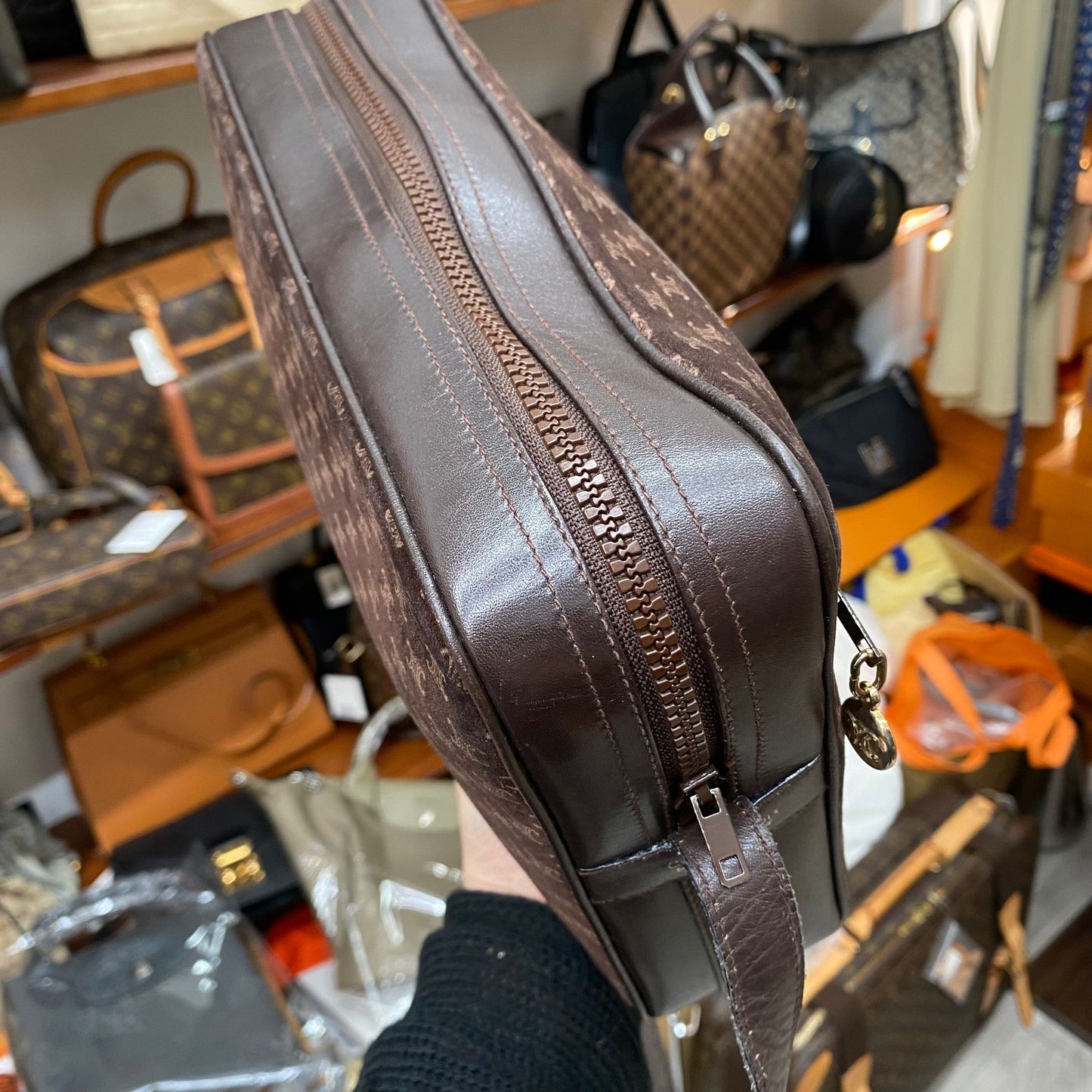 Celine 絨面斜孭袋