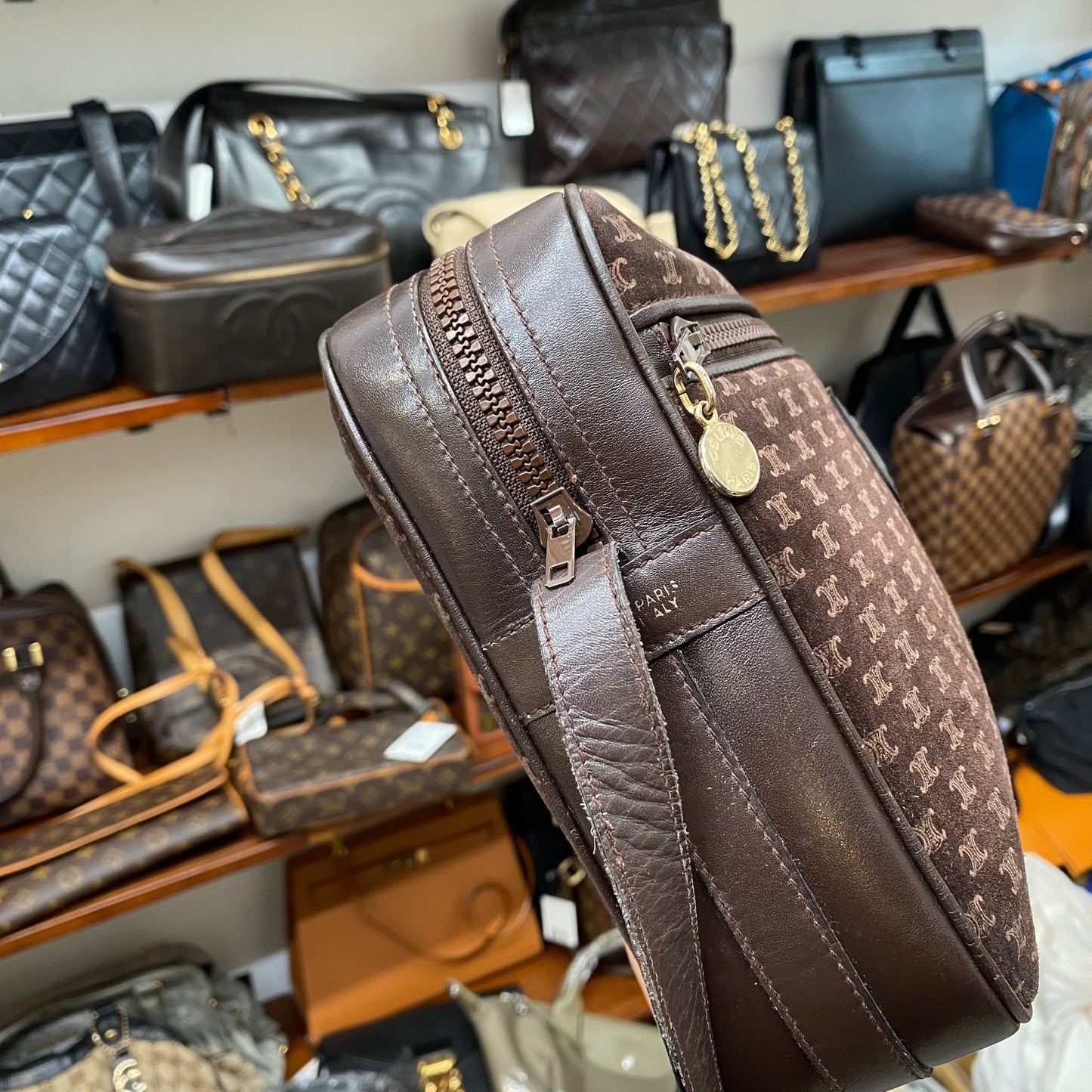 Celine 絨面斜孭袋