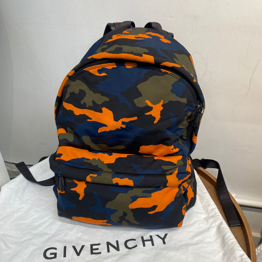 Givenchy迷彩背囊 有塵袋