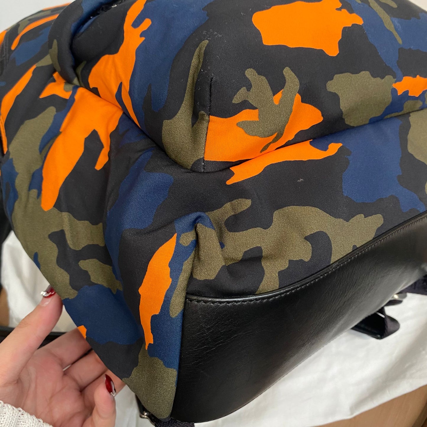 Givenchy迷彩背囊 有塵袋