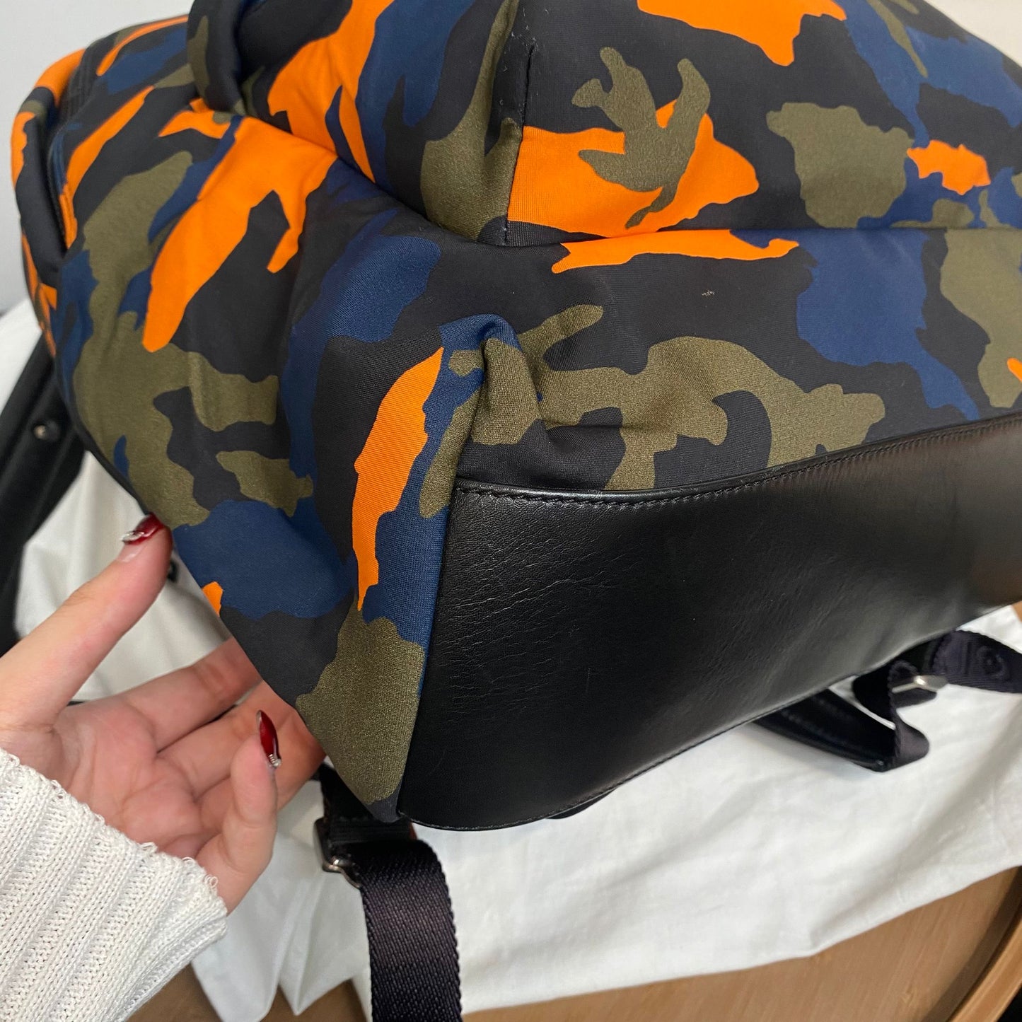 Givenchy迷彩背囊 有塵袋
