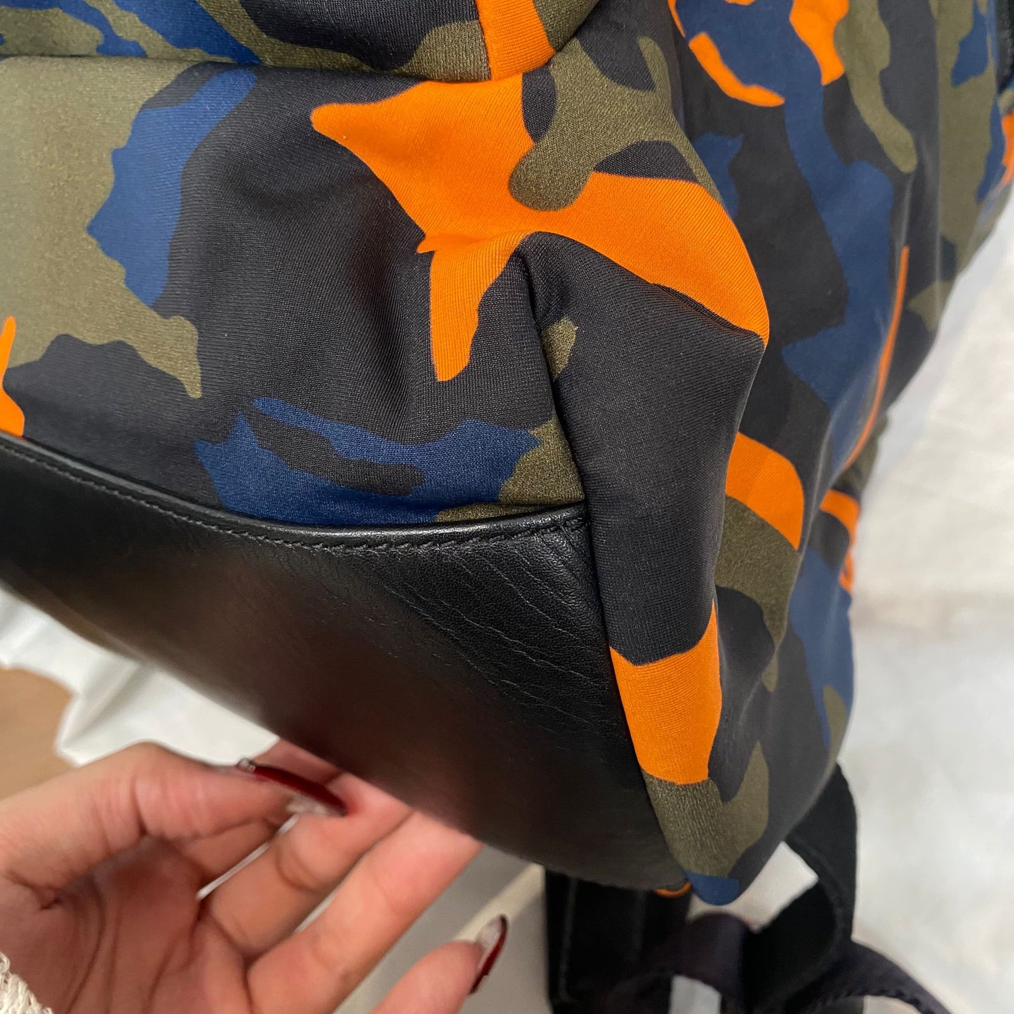 Givenchy迷彩背囊 有塵袋