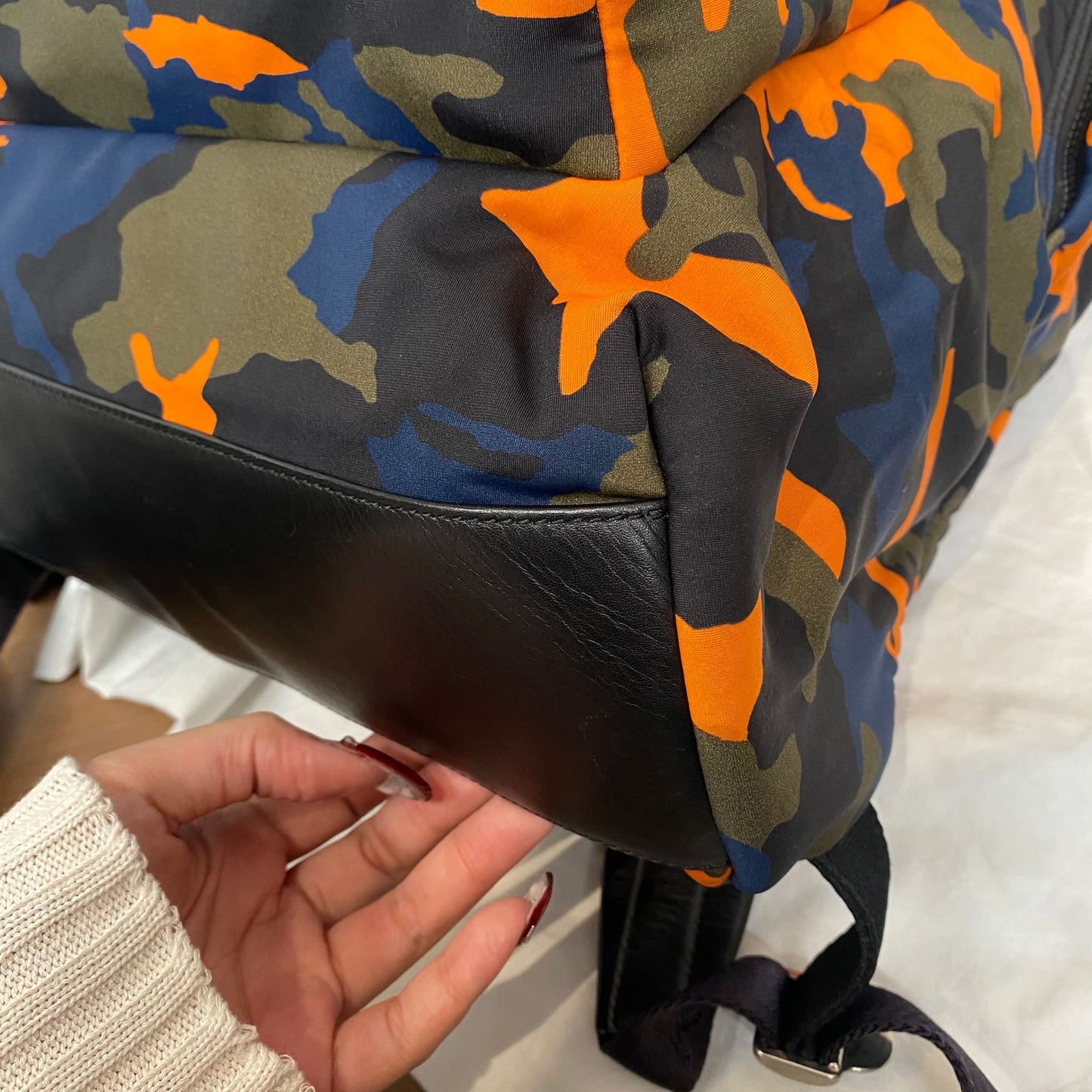 Givenchy迷彩背囊 有塵袋
