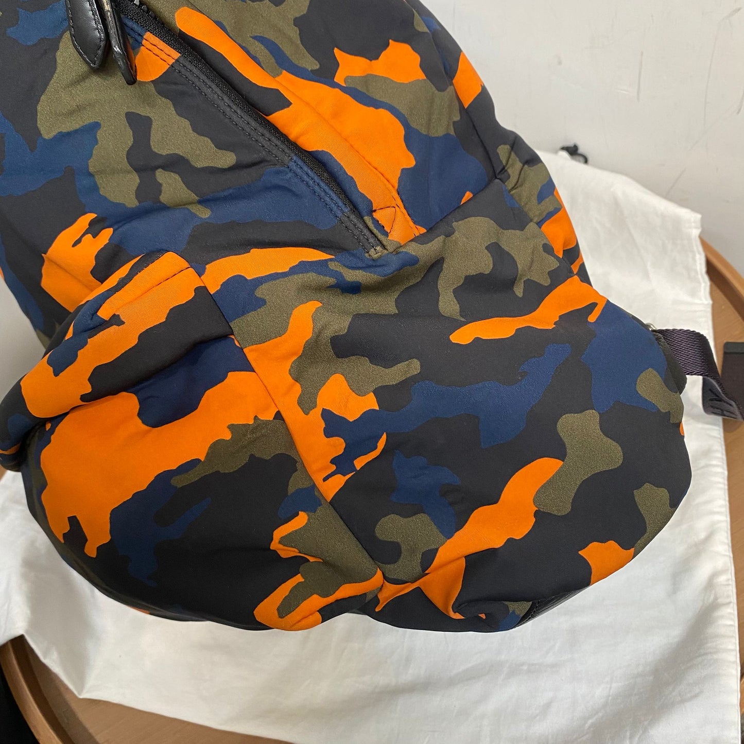 Givenchy迷彩背囊 有塵袋