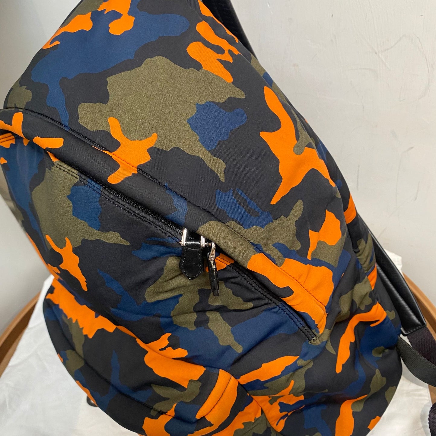 Givenchy迷彩背囊 有塵袋