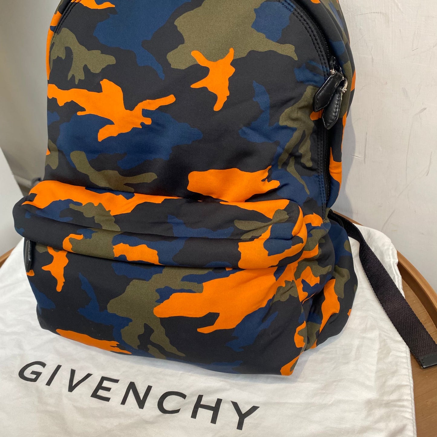 Givenchy迷彩背囊 有塵袋