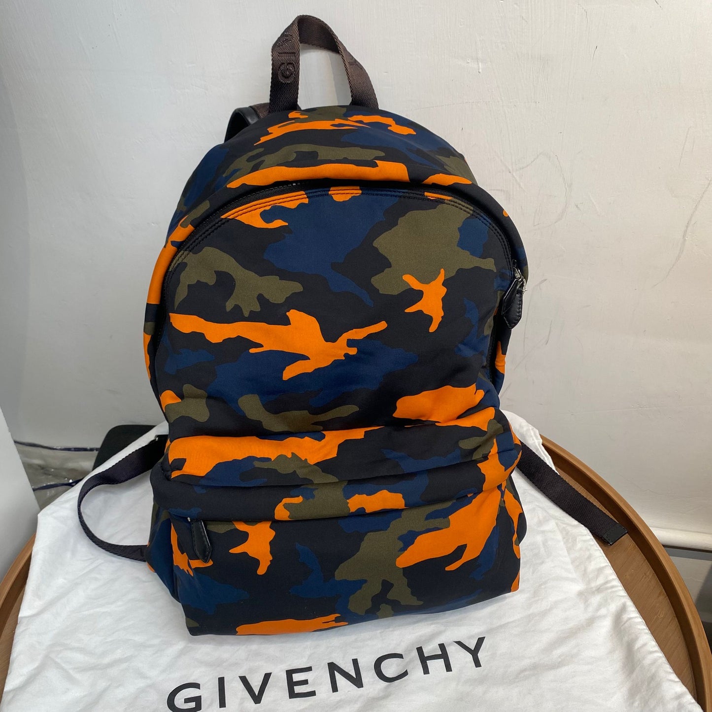 Givenchy迷彩背囊 有塵袋