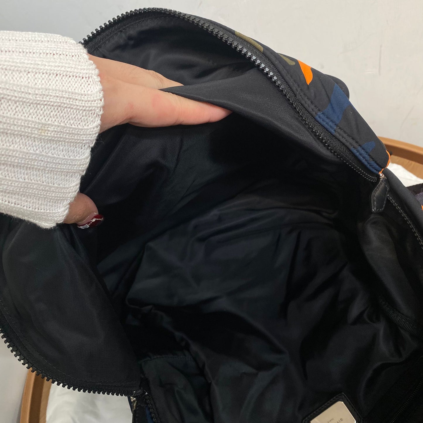 Givenchy迷彩背囊 有塵袋