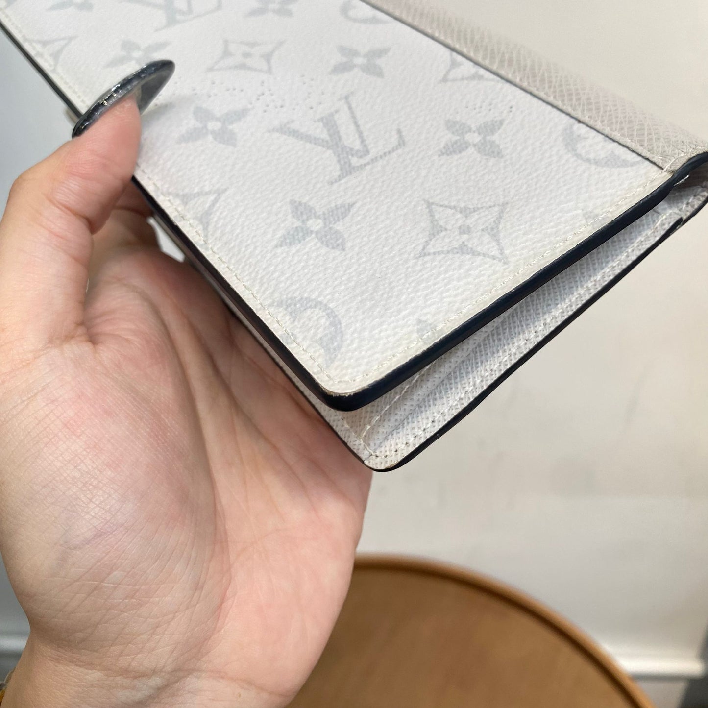 LV 白老花長銀包