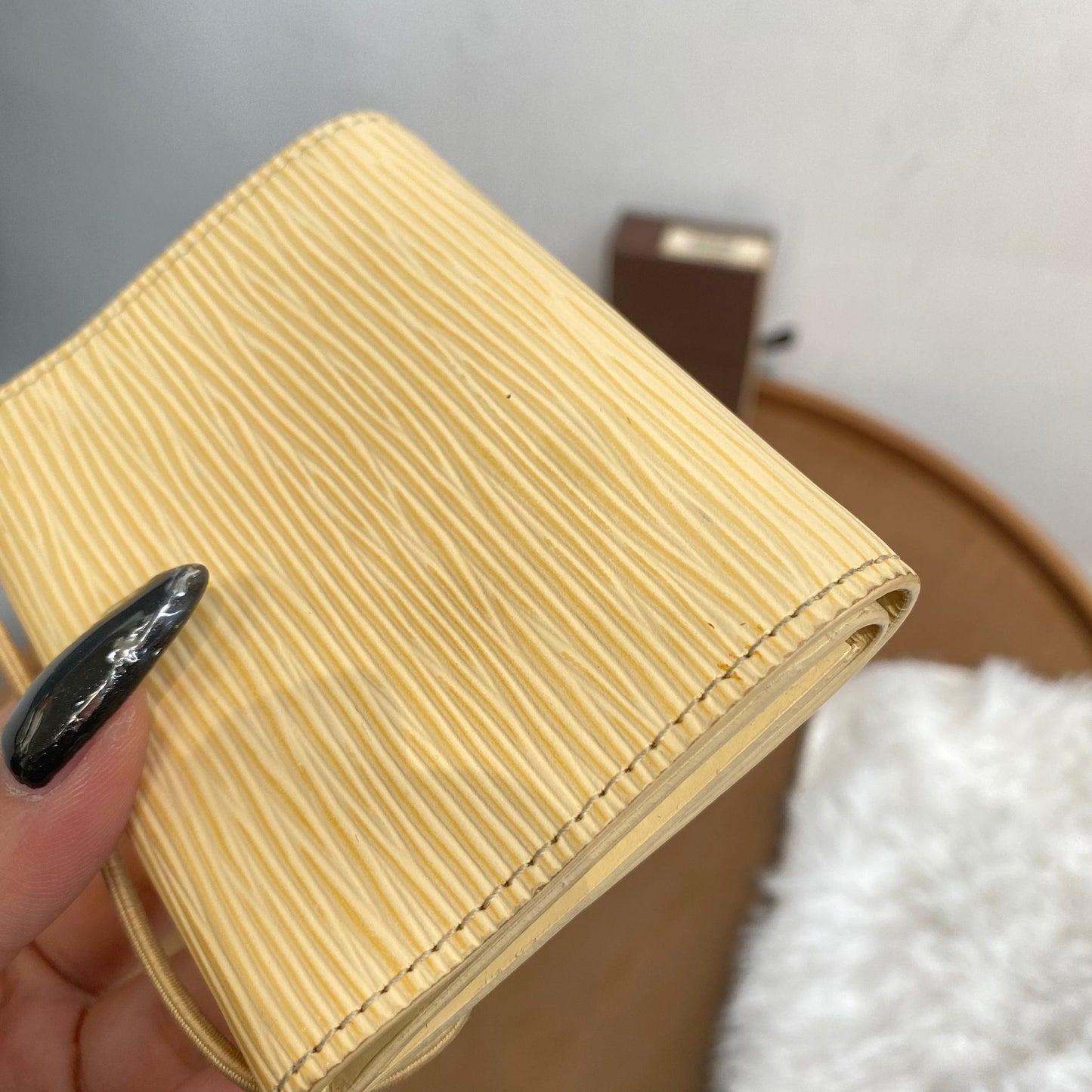 LV EPI卡片套 淡黃 有盒