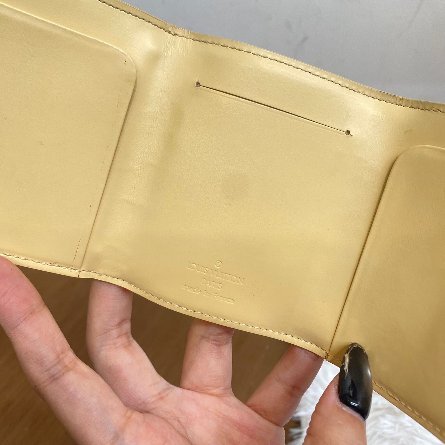 LV EPI卡片套 淡黃 有盒