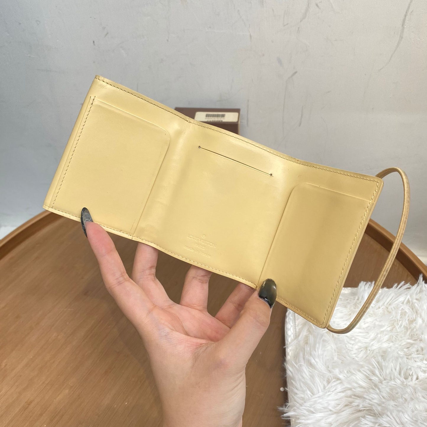 LV EPI卡片套 淡黃 有盒
