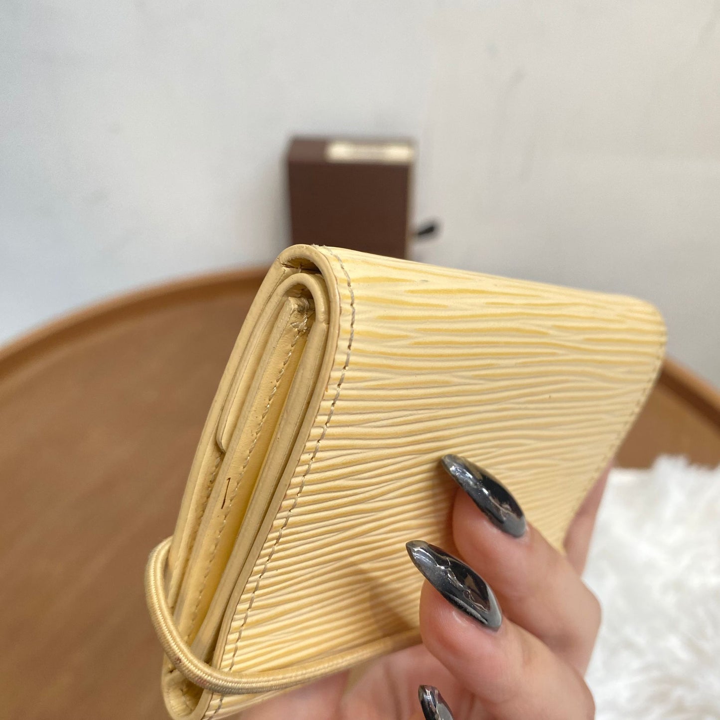 LV EPI卡片套 淡黃 有盒