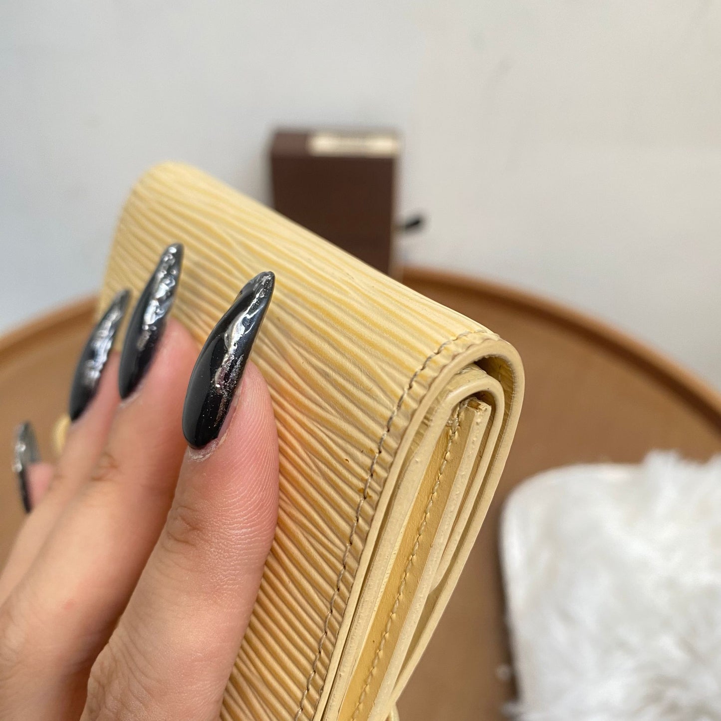LV EPI卡片套 淡黃 有盒