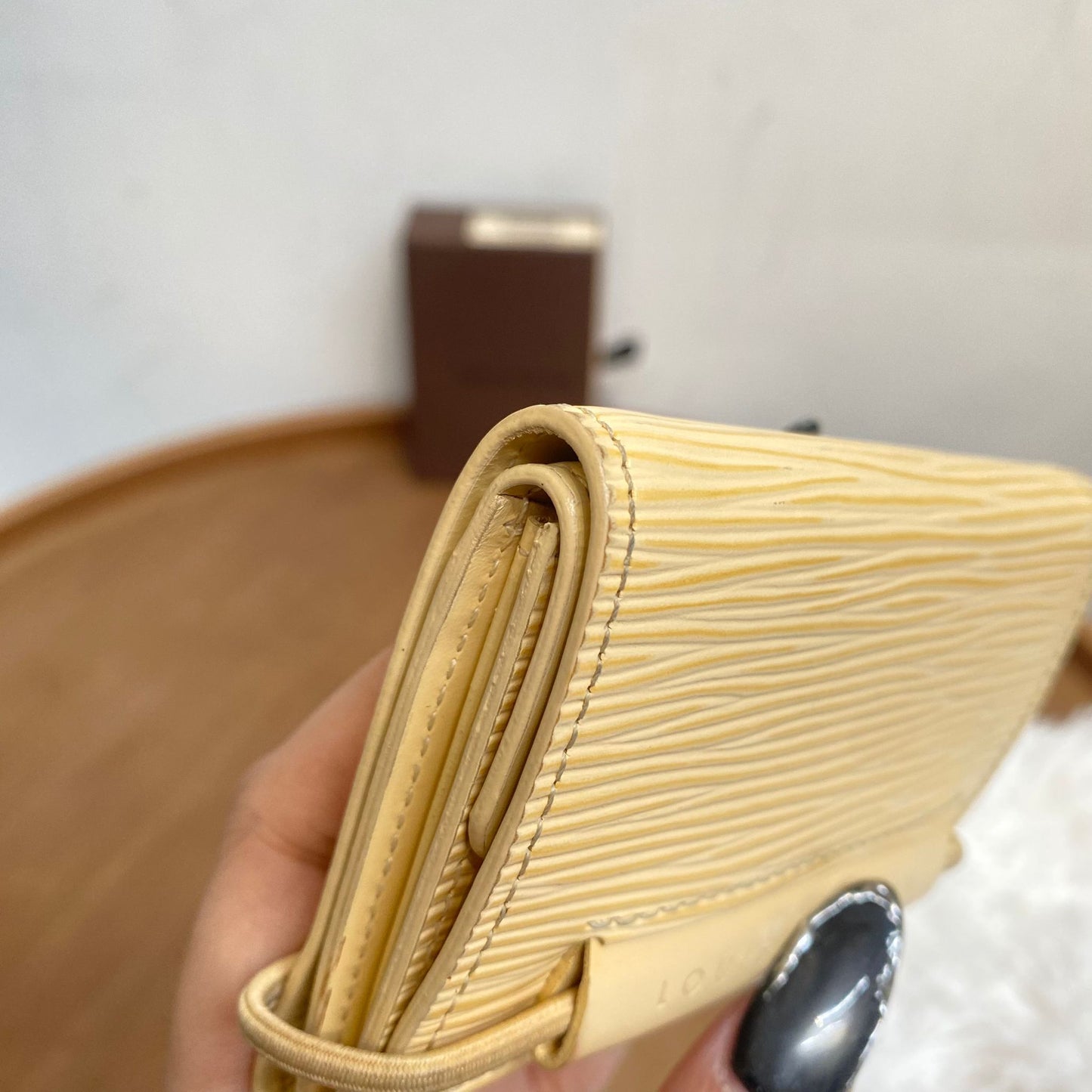 LV EPI卡片套 淡黃 有盒