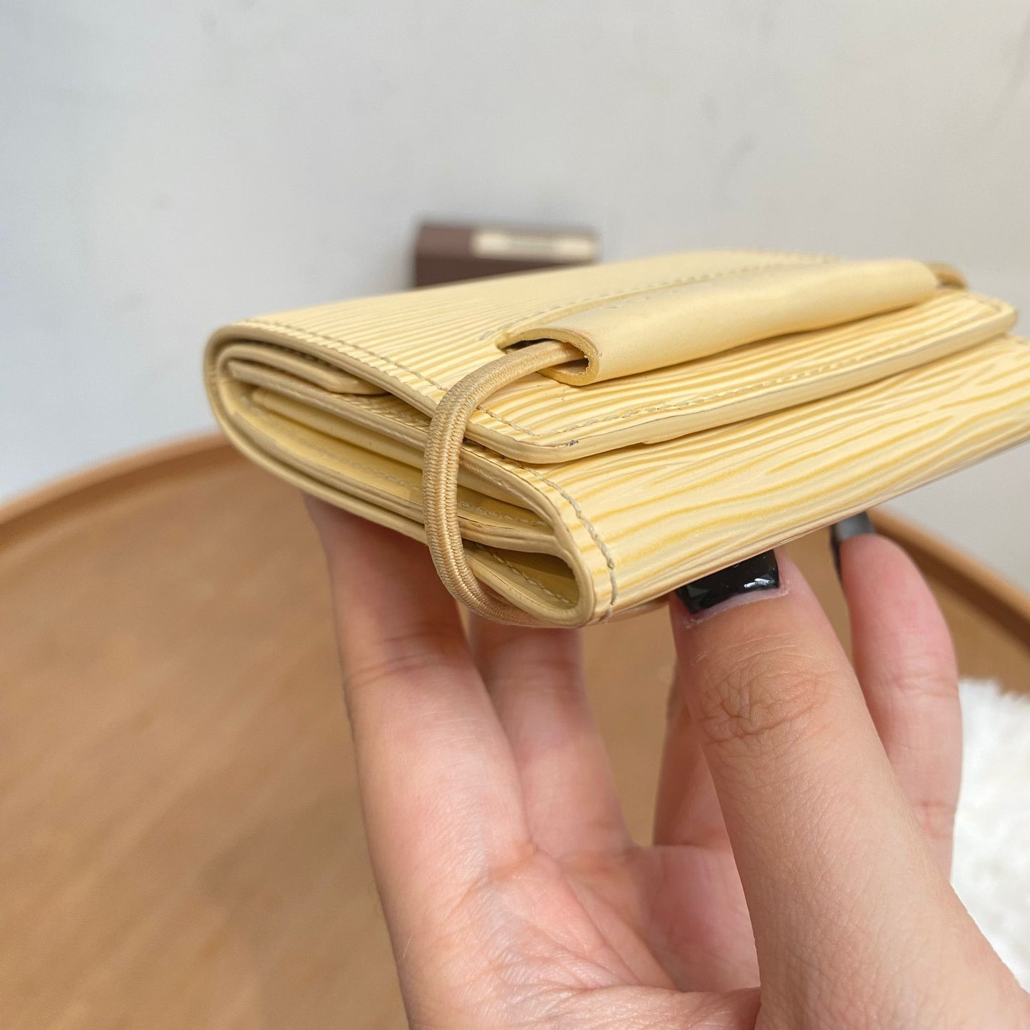 LV EPI卡片套 淡黃 有盒