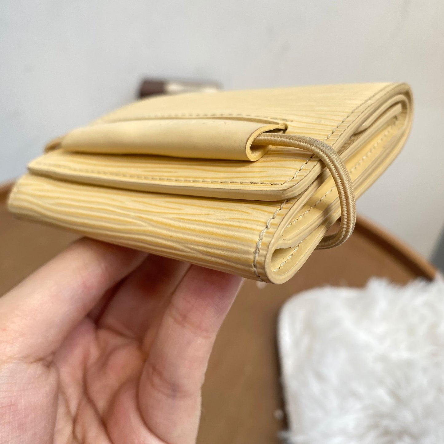 LV EPI卡片套 淡黃 有盒
