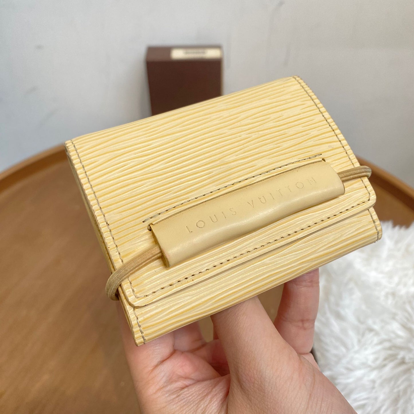 LV EPI卡片套 淡黃 有盒