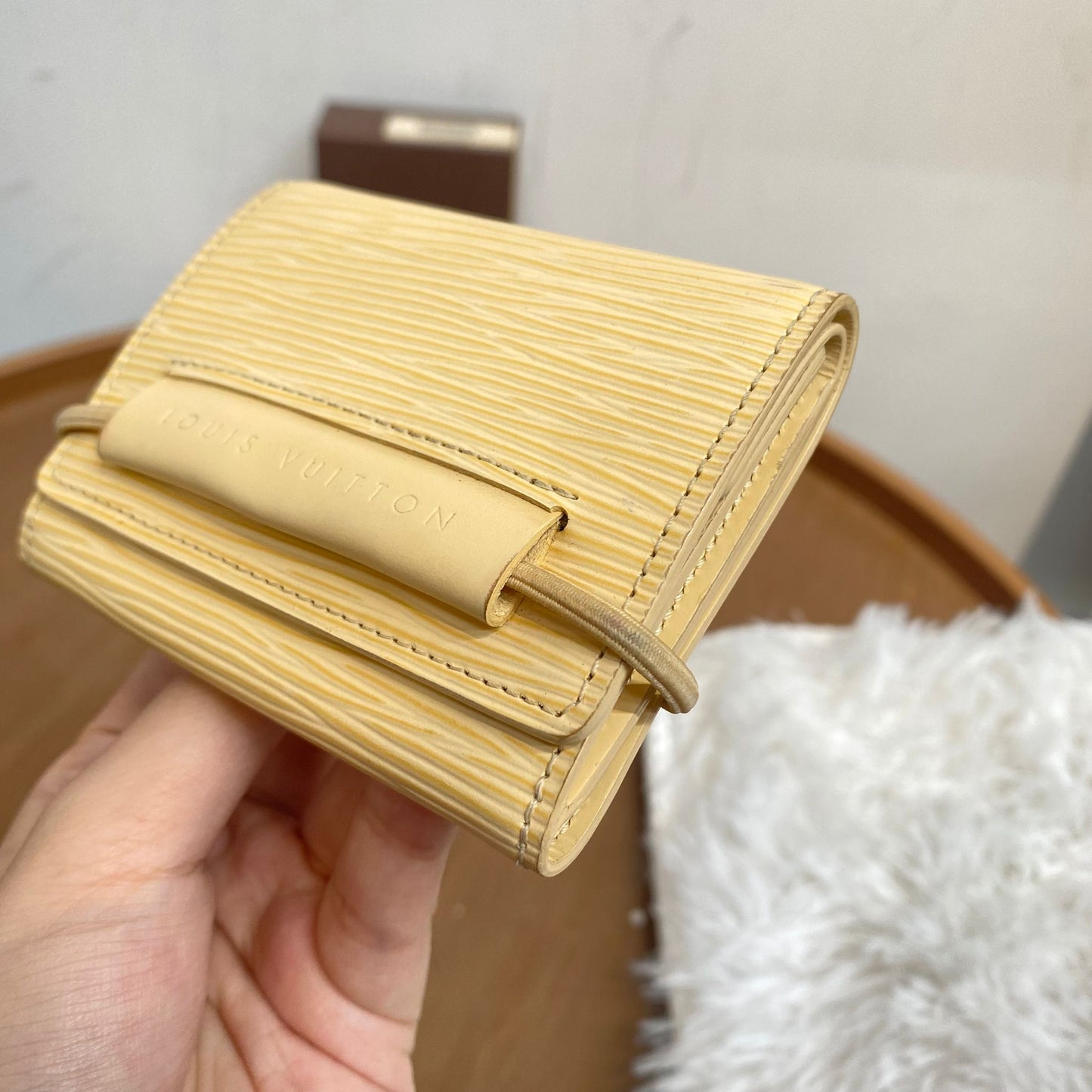 LV EPI卡片套 淡黃 有盒