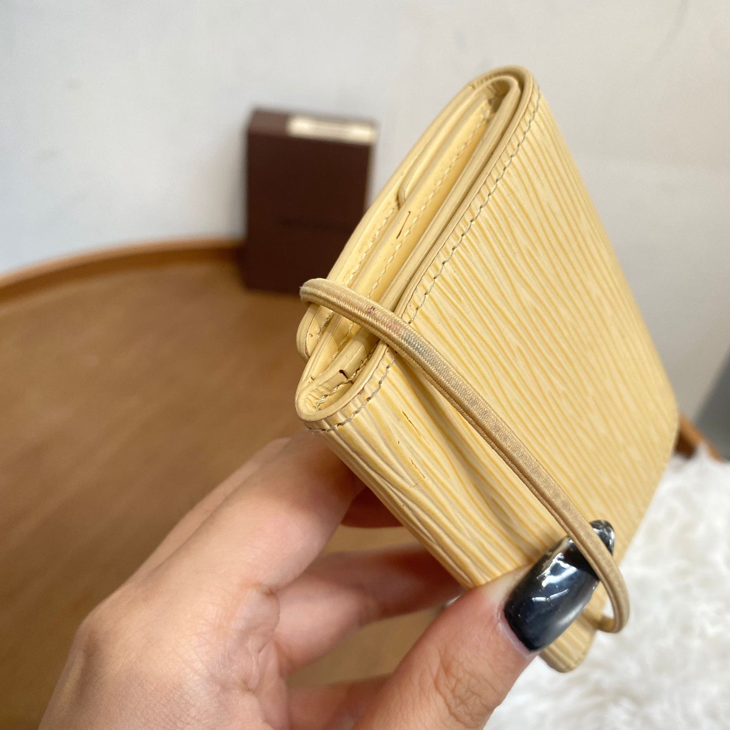 LV EPI卡片套 淡黃 有盒