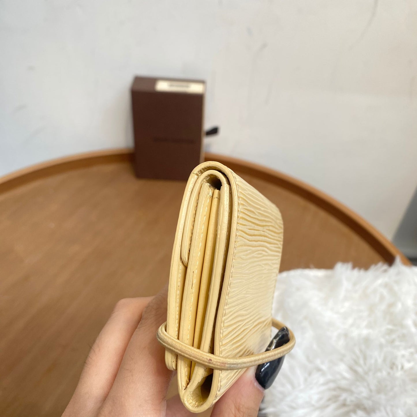 LV EPI卡片套 淡黃 有盒