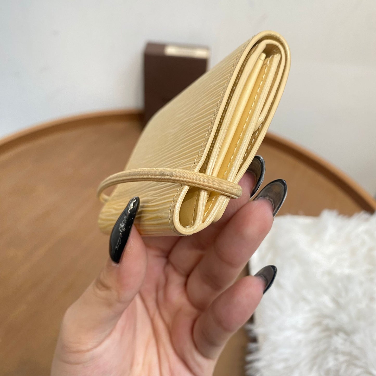 LV EPI卡片套 淡黃 有盒