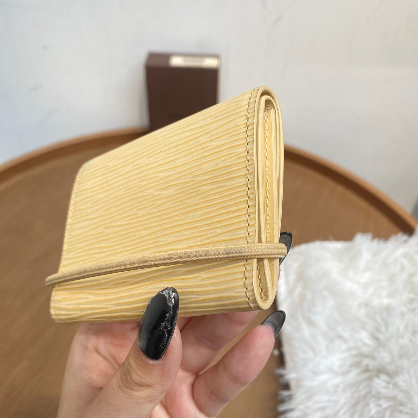 LV EPI卡片套 淡黃 有盒