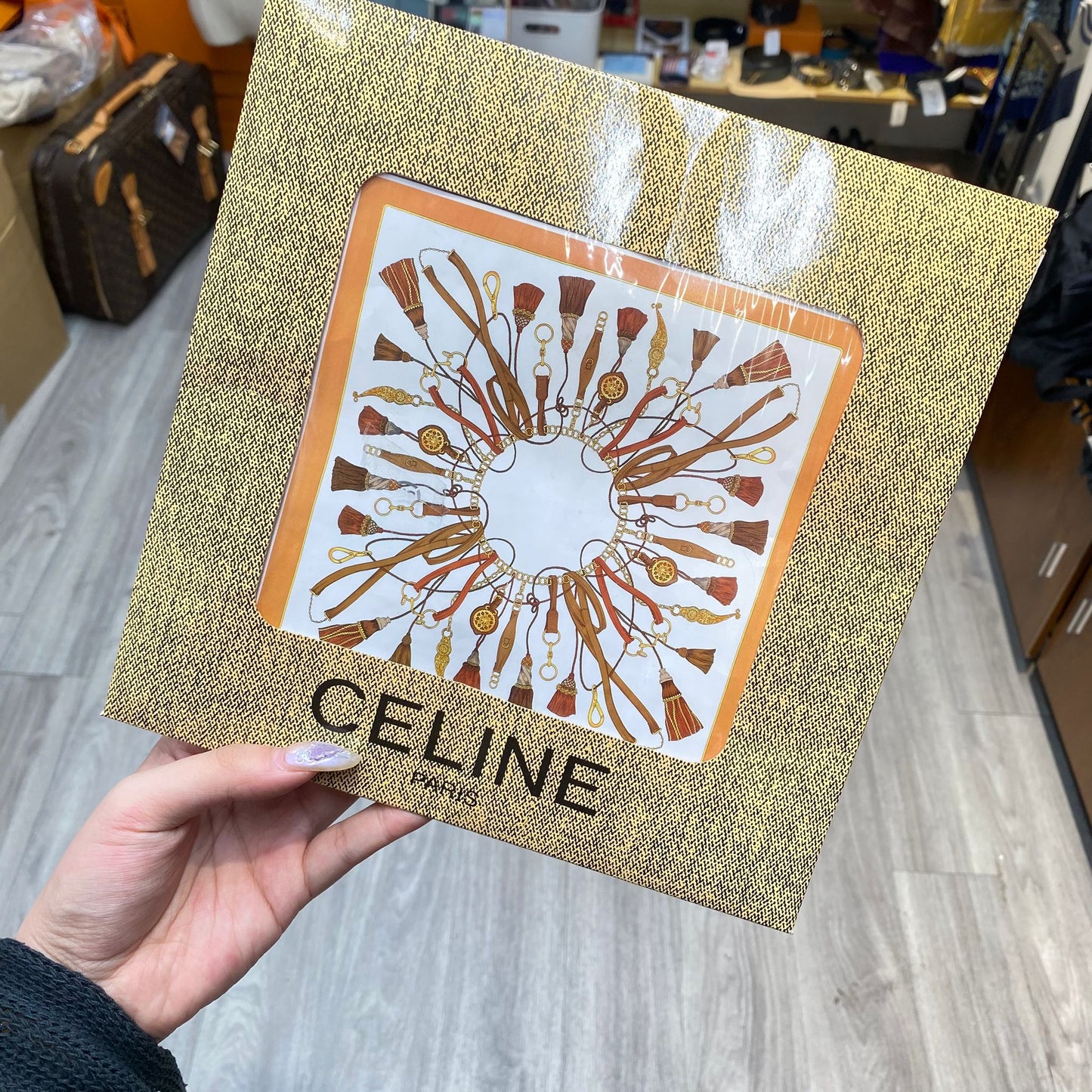 Celine 100%真絲大絲巾 有盒