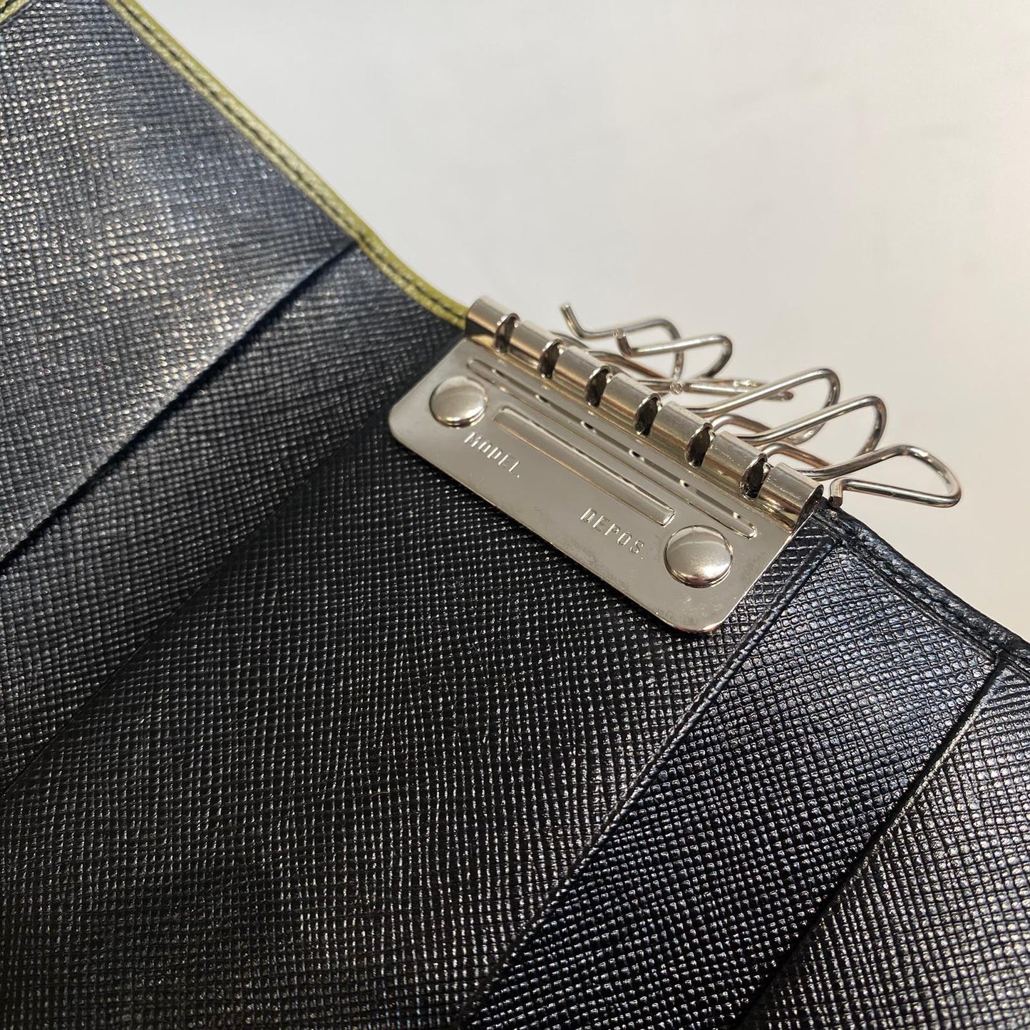 PRADA 雙色鎖匙包