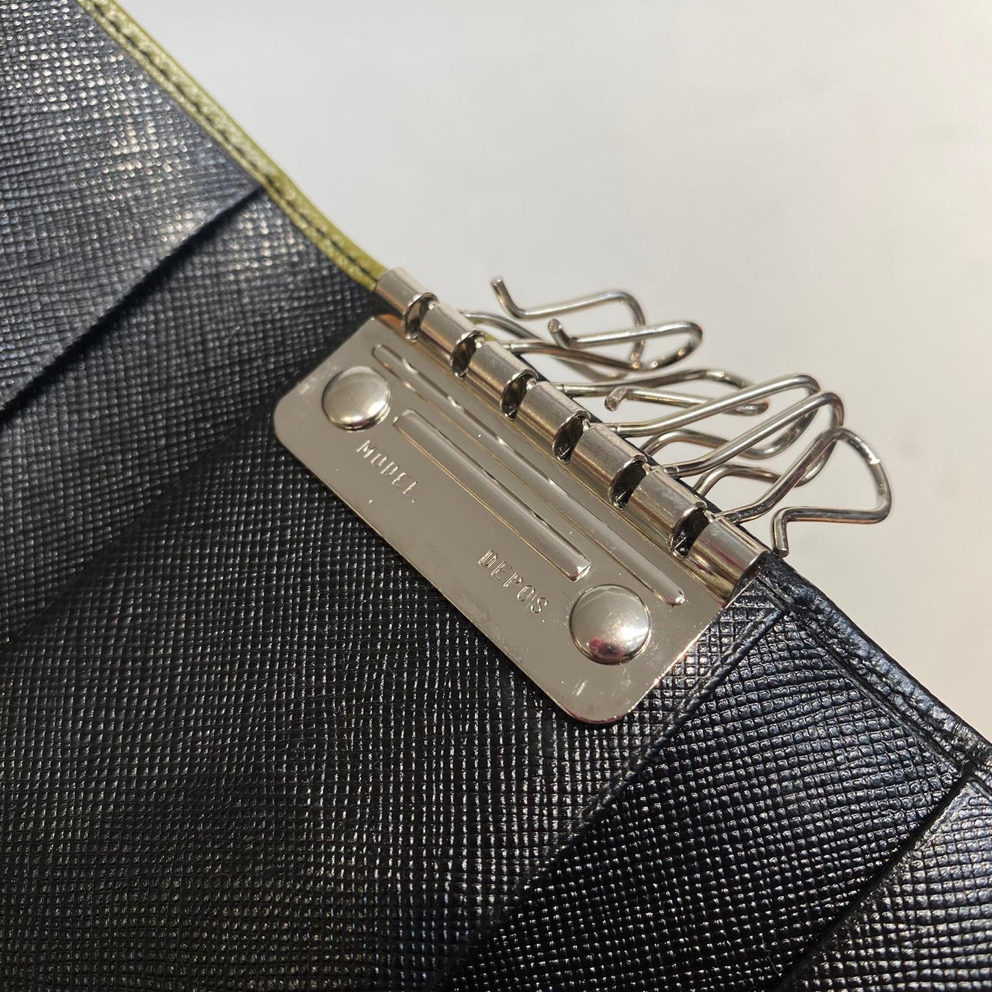 PRADA 雙色鎖匙包
