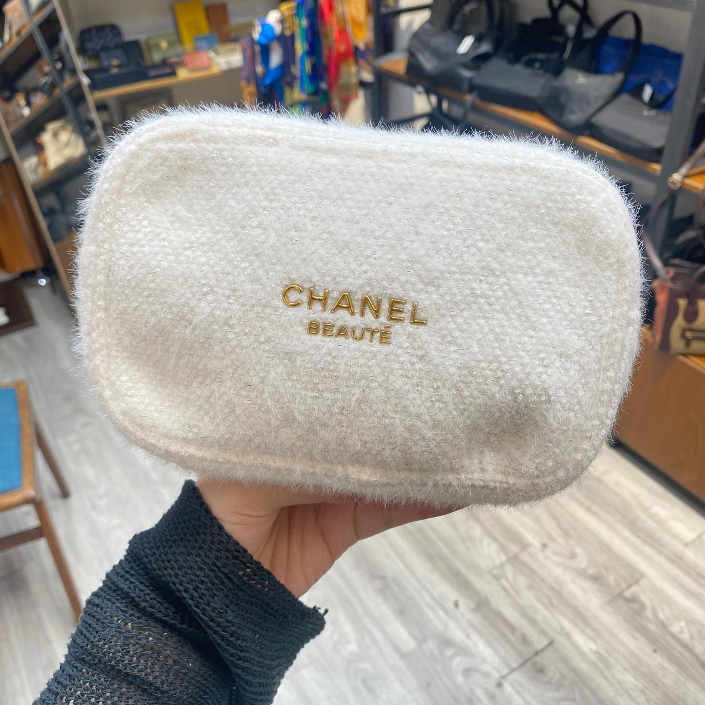 CHANEL 化妝袋 白色毛毛 2024聖誕版