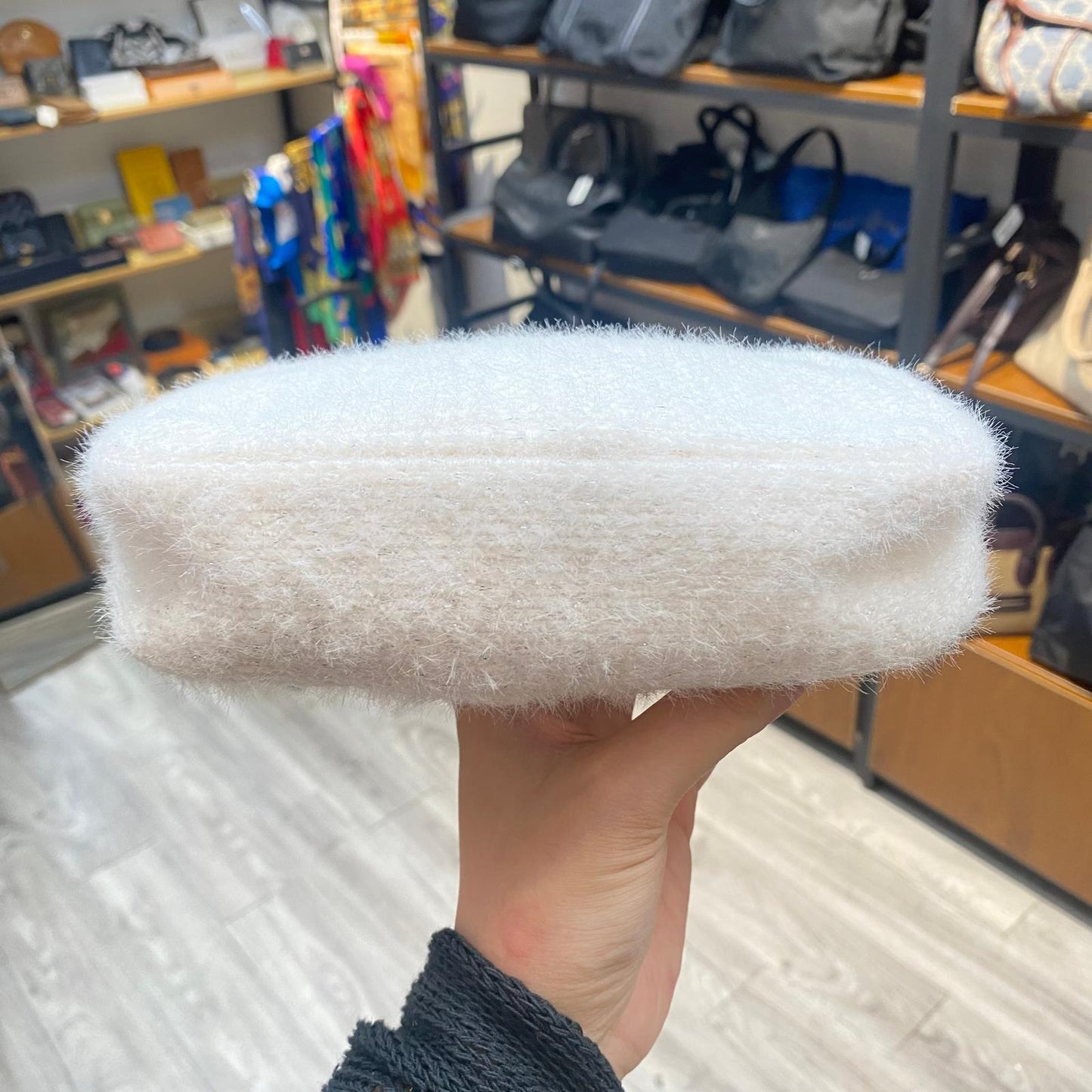 CHANEL 化妝袋 白色毛毛 2024聖誕版