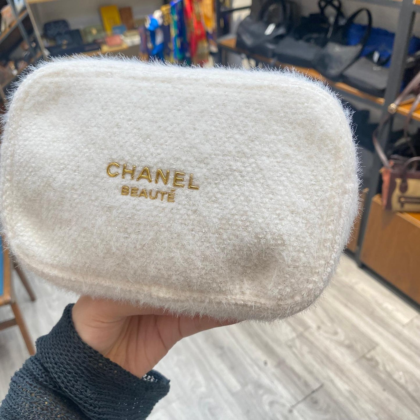 CHANEL 化妝袋 白色毛毛 2024聖誕版