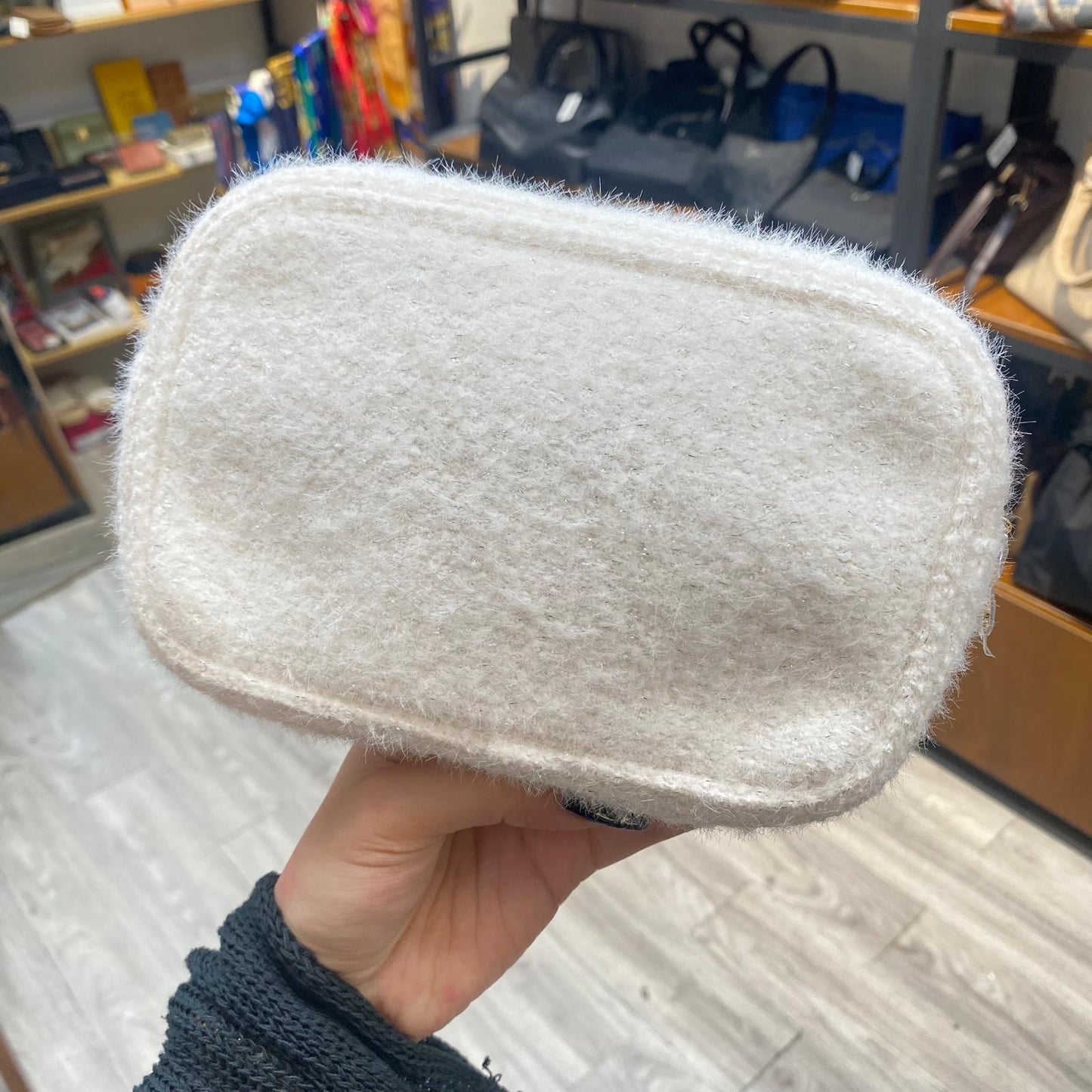 CHANEL 化妝袋 白色毛毛 2024聖誕版