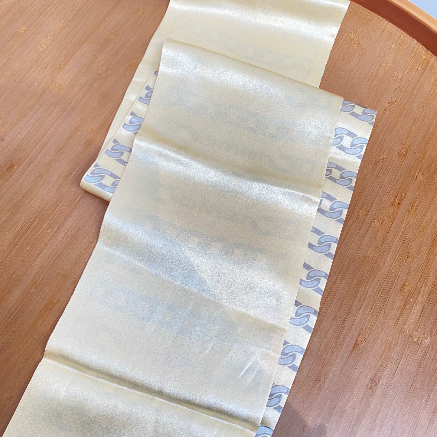Chanel 100%真絲長絲巾 有tag